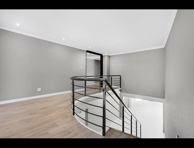 6 BEDROOM HOUSE FOR SALE IN BRYANSTON